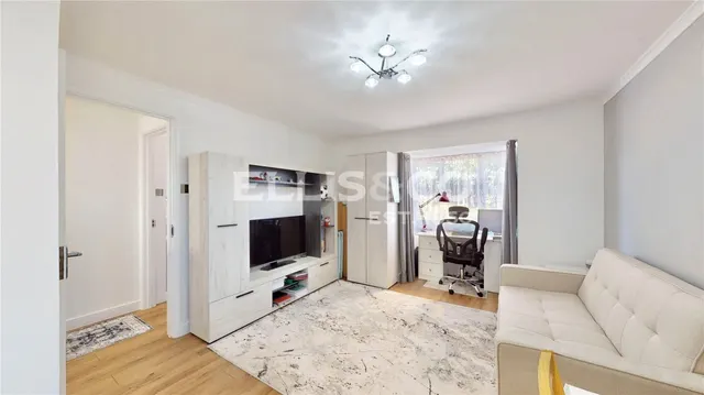 Conifer Way, Wembley, HA0, photo 3