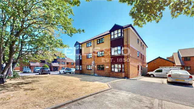 Conifer Way, Wembley, HA0, photo 2