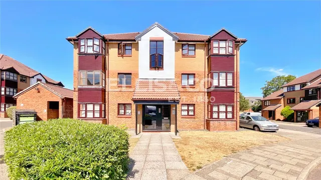 Conifer Way, Wembley, HA0, photo 1