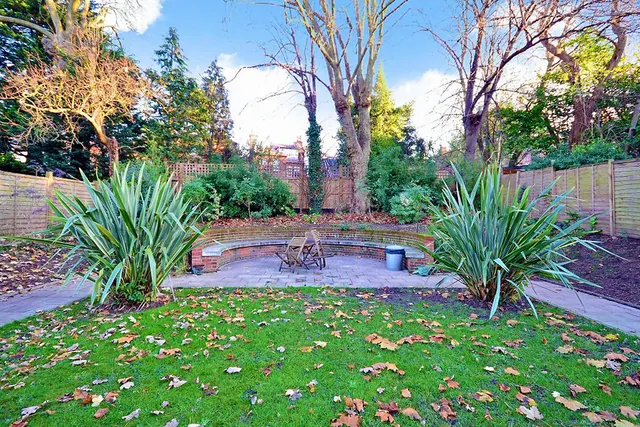 Finchley Road, Hampstead, NW3, photo 2