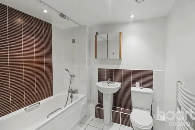 Highwood Close, London, SE22, photo 3