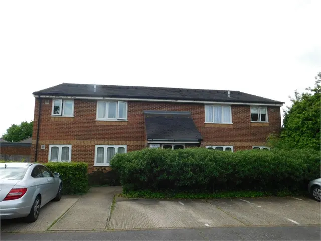 Photo 3 — Chartwell Close, Greenford, London, Middlesex, UB6 8LP