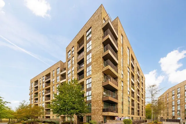 Lakeside Drive, NW10, photo 1