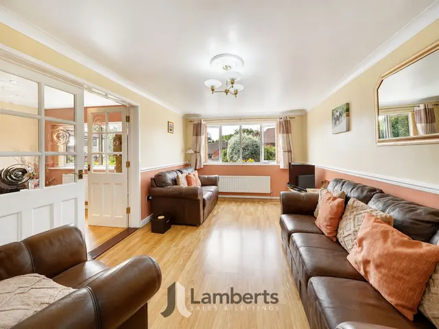 Photo 3 — 7 Erwood Close, Redditch