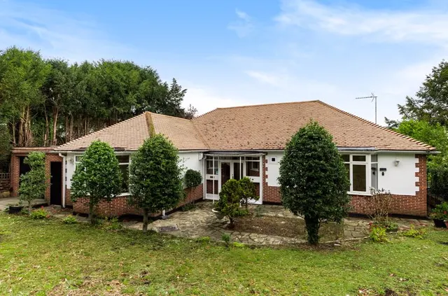 Box Ridge Avenue, Purley CR8 3AR, photo 1