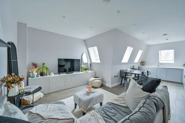 Surbiton, KT6, photo 1