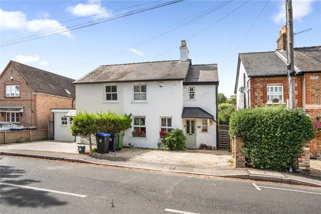 Chobham Road, Knaphill, GU21, photo 1