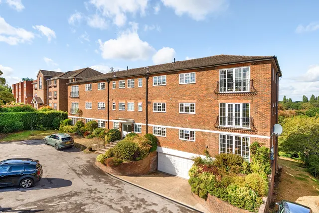 Oatlands Drive, Weybridge, KT13, photo 1