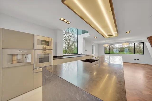 Meadowbank, London, NW3, photo 1