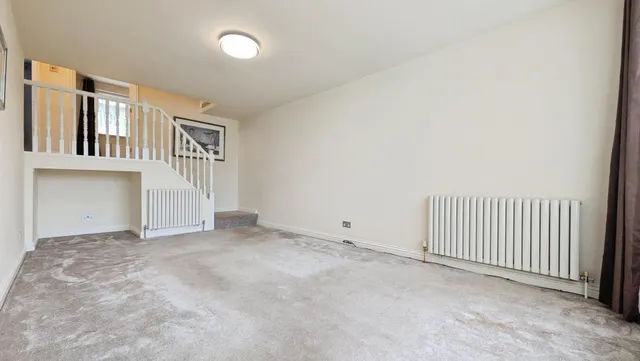 Carr House Road, Springhead, OL4, photo 1