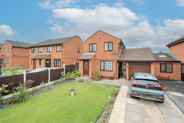 Dawsons Corner, Stanningley, LS28, photo 1
