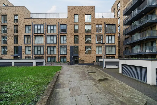 1 bedroom flat — Staith Court, 8 Nicholson Square, London, E3