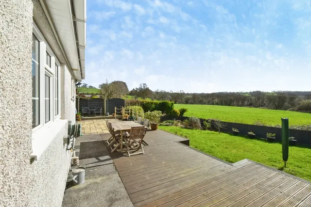 Kings Road, Llandybie, SA18, photo 3