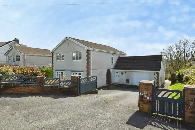 Kings Road, Llandybie, SA18, photo 1