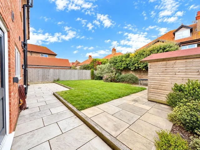Dee Lane, West Kirby, CH48, photo 3