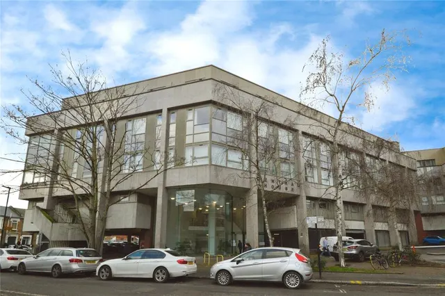 Tryon Apartments, Balfour Road, Hounslow, TW3, photo 1