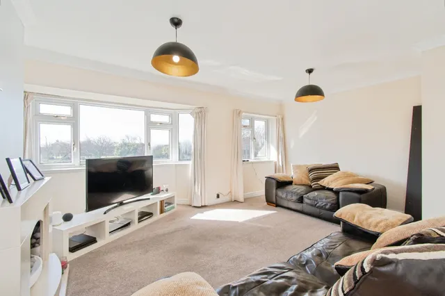 Photo 2 — Ash Lea, Fairburn, KNOTTINGLEY