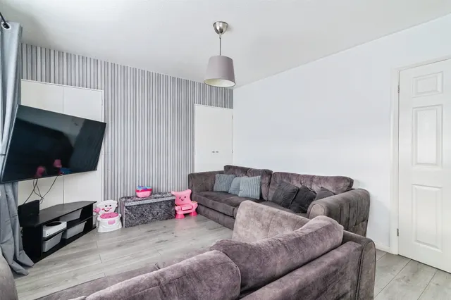 Gainsford Crescent, Nottingham, NG5, photo 3
