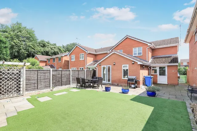 Primrose Gardens, Featherstone, WV10, photo 2