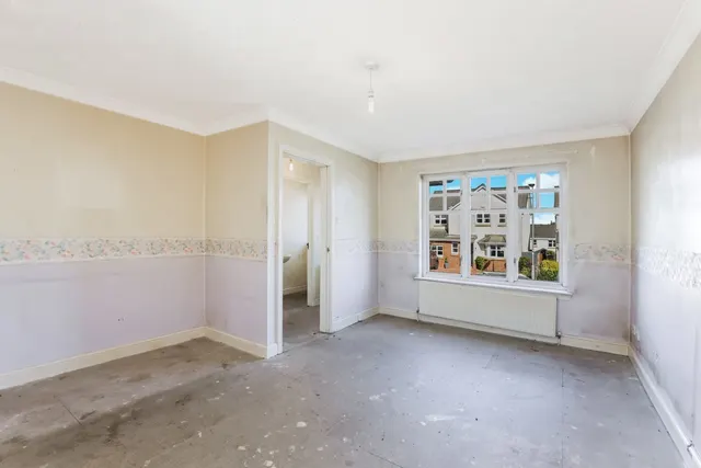 Photo 2 — Alloway Crescent, Paisley, Renfrewshire, PA2