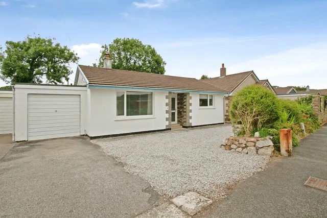 Alexandra Close, Illogan, TR16, photo 1