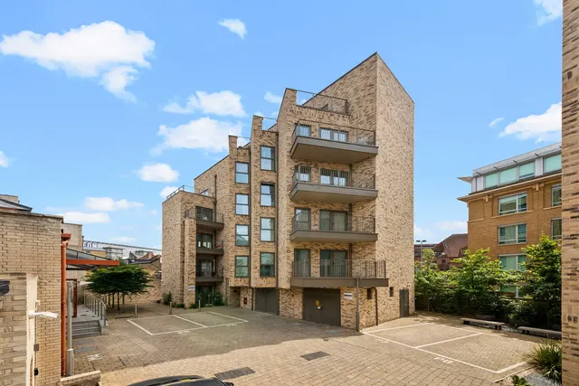 Randall Place, Uxbridge, UB8, photo 1