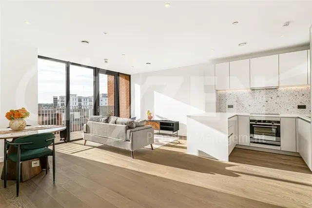 Carnwath Road, London, SW6, photo 1