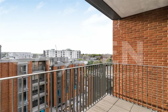 Carnwath Road, London, SW6, photo 3