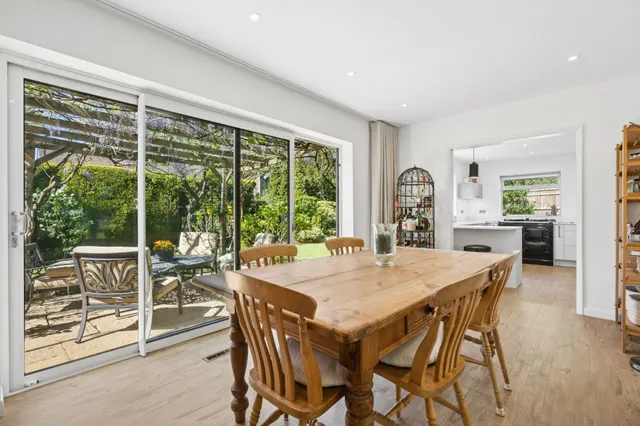Photo 3 — Mynchen Road, Beaconsfield, HP9