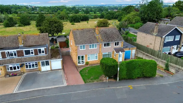 St. Judes Avenue, Studley, Warwickshire, B80 7HZ, photo 1