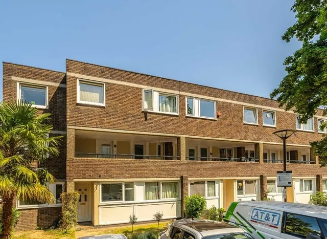Augustus Close, Brentford, TW8, photo 1