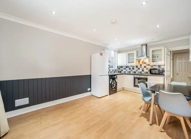 Litchfield Gardens, London, NW10, photo 2