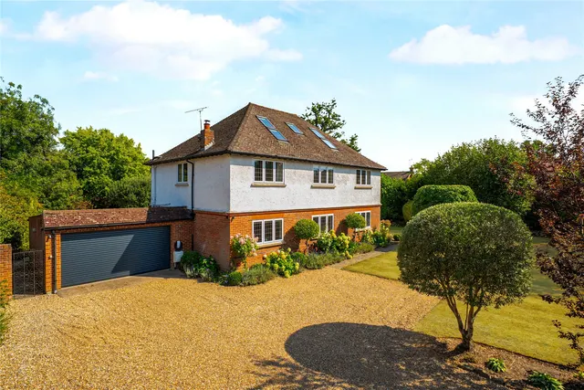 The Street, West Clandon, GU4, photo 1