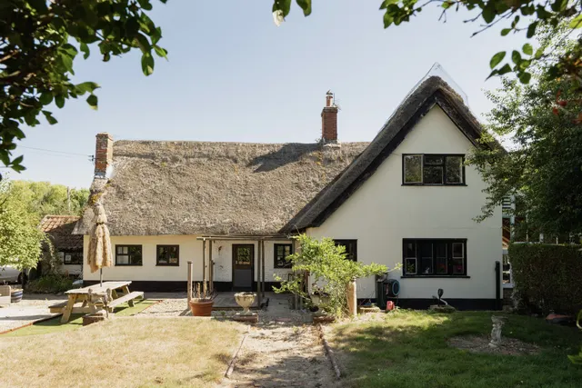 College Road, Thompson, IP24, photo 1