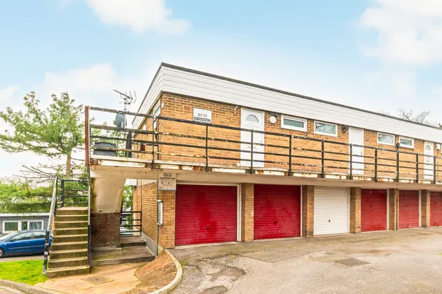 67 Priory Crescent, London, photo 1