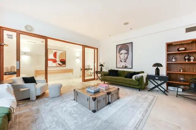 2 bedroom flat — St. Georges Square, London, SW1V 3QP