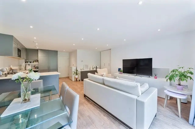 81 Higher Drive, Purley CR8 2HN, photo 1