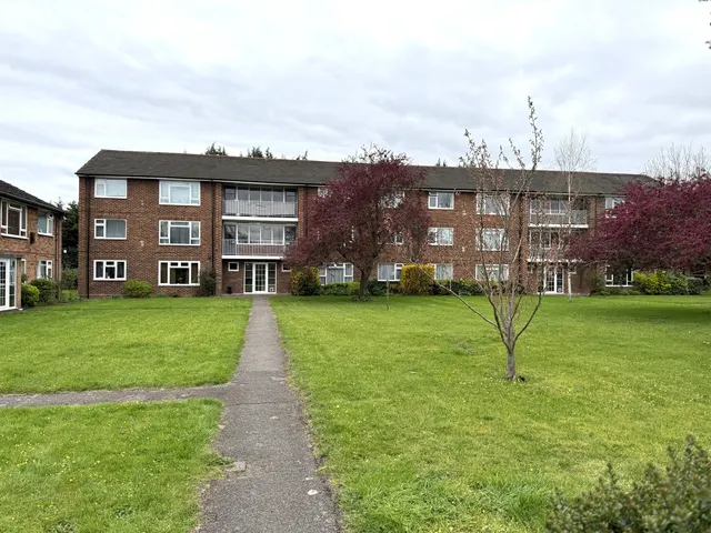 Prince Andrew Close, Maidenhead, photo 1