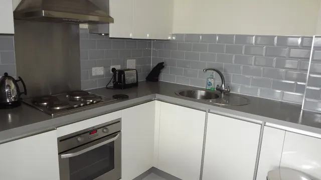 Durnsford Road, London, SW19, photo 3