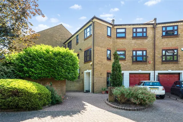 Albemarle Park, Albemarle Road, Beckenham, BR3, photo 1