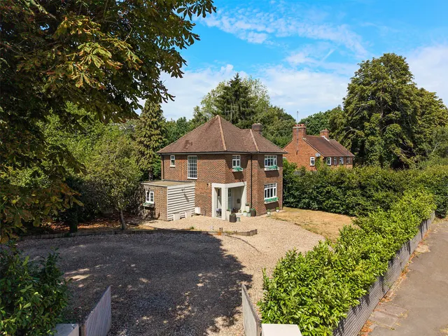 London Road, Westhumble, RH5, photo 1