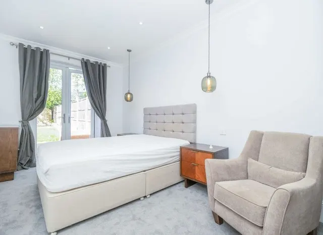 Photo 3 — Bellevue Road, Finchley, N11