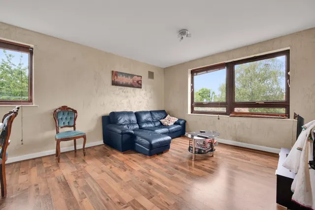 Essex Road, Chadwell Heath, RM6, photo 3