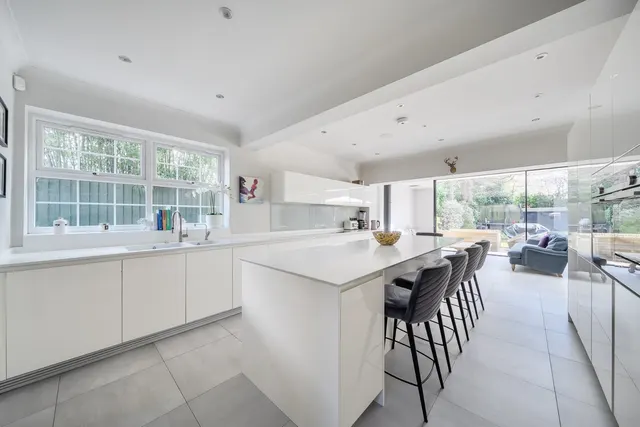 Blackdown Avenue, Pyrford, GU22, photo 3