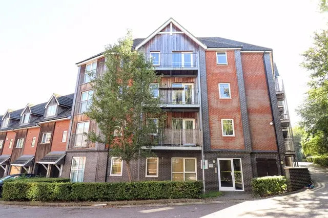 Millward Drive, Bletchley, MK2, photo 1