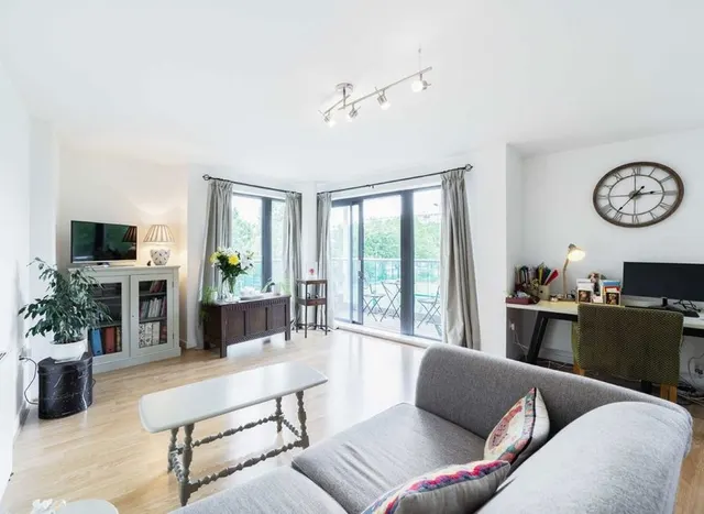 Douglas Path, Canary Wharf, E14, photo 2