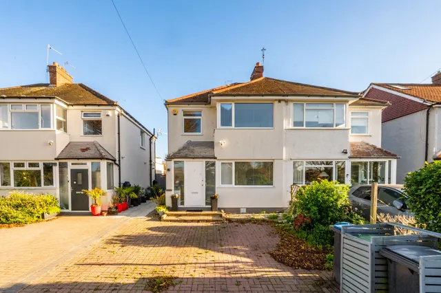 13 Windsor Avenue, New Malden, photo 1
