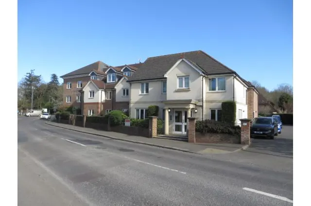 Station Road, Addlestone, KT15, photo 2