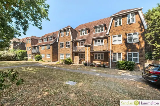 Wych Elm Lodge, photo 1