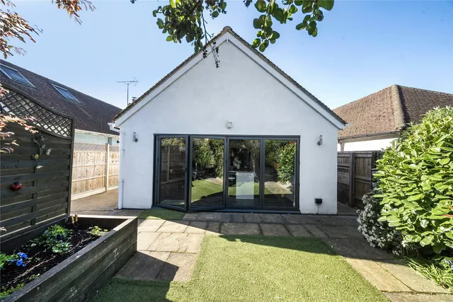 Dudley Close, Addlestone, KT15, photo 3